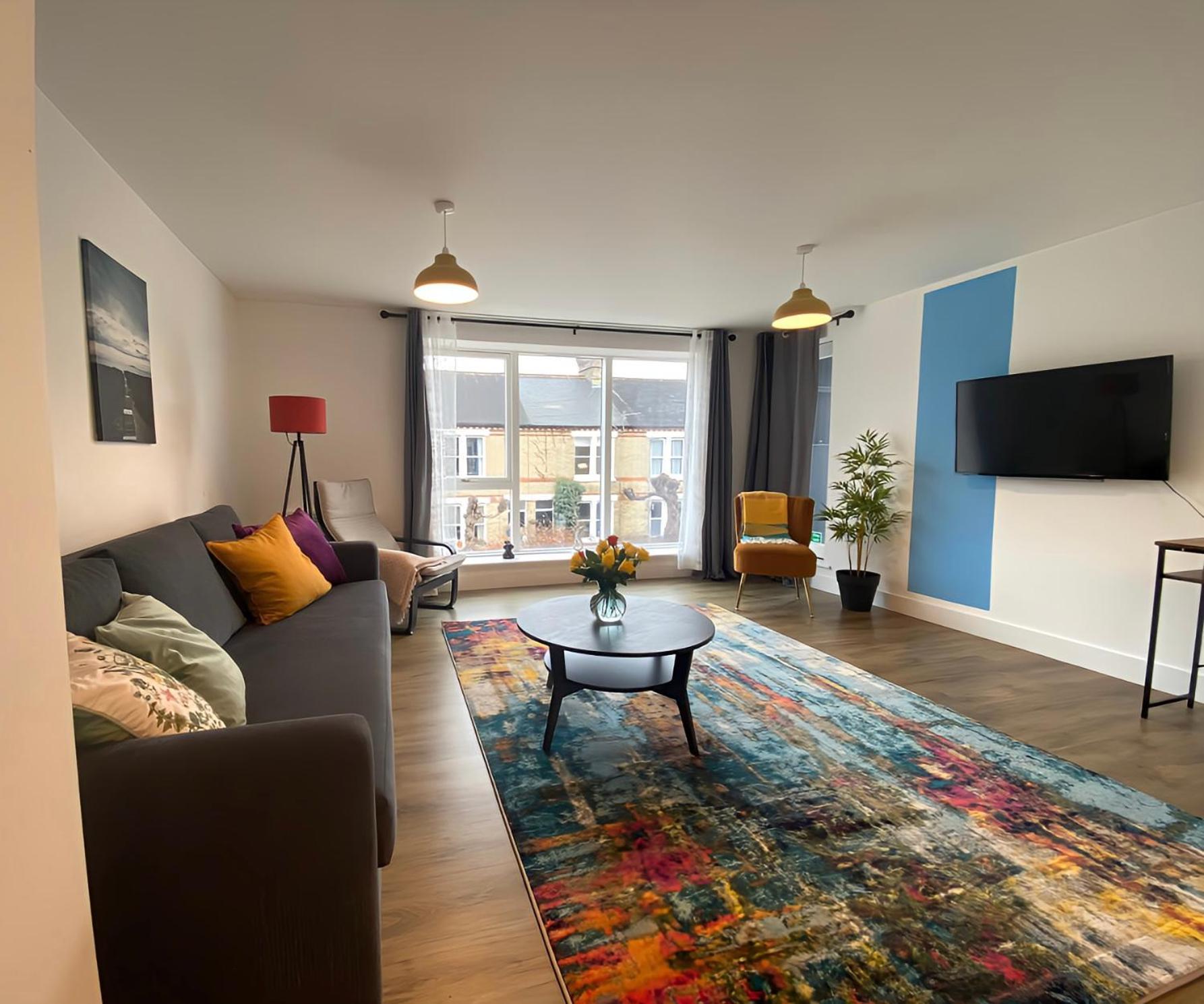 Cambridge Stays Riverside Apart Hotel With 2Br Flats At The City Centre-Parking-Balcony Exterior photo